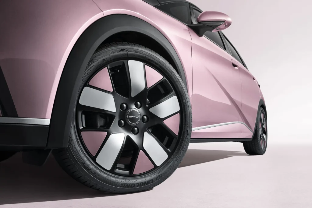 5 วิธีเช็คลมยางรถยนต์ ตรวจสอบลมยางง่ายๆ ภายใน 5 นาที เพิ่มความปลอดภัยในการขับขี่ 4 วิธีเช็คลมยางรถยนต์ ตรวจสอบลมยางง่ายๆ ภายใน 5 นาที เพิ่มความปลอดภัยในการขับขี่