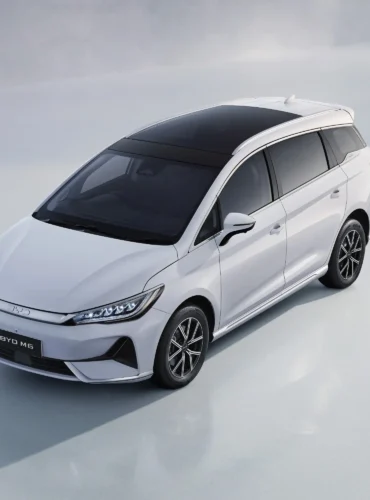 BYD M6 3 beside white 2 (Web H)