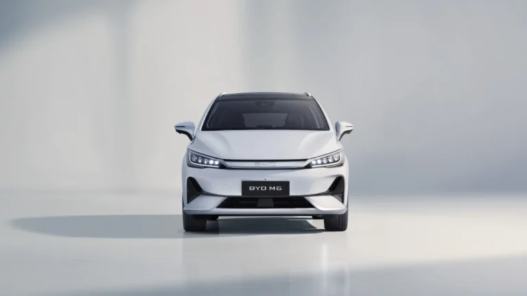 BYD M6 1 front white 2 Web H