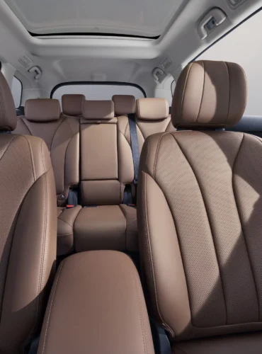 BYD M6 11 m6 inside 3 (Web H)