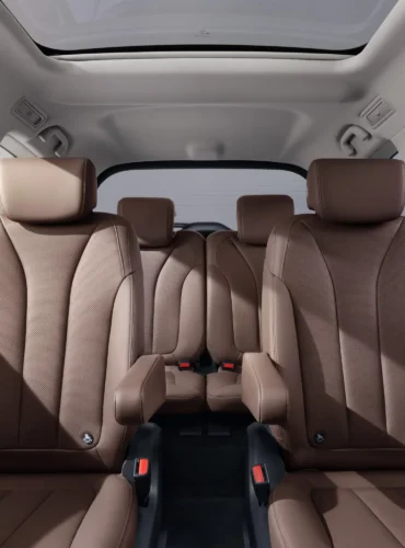 BYD M6 10 m6 inside 4 (Web H)