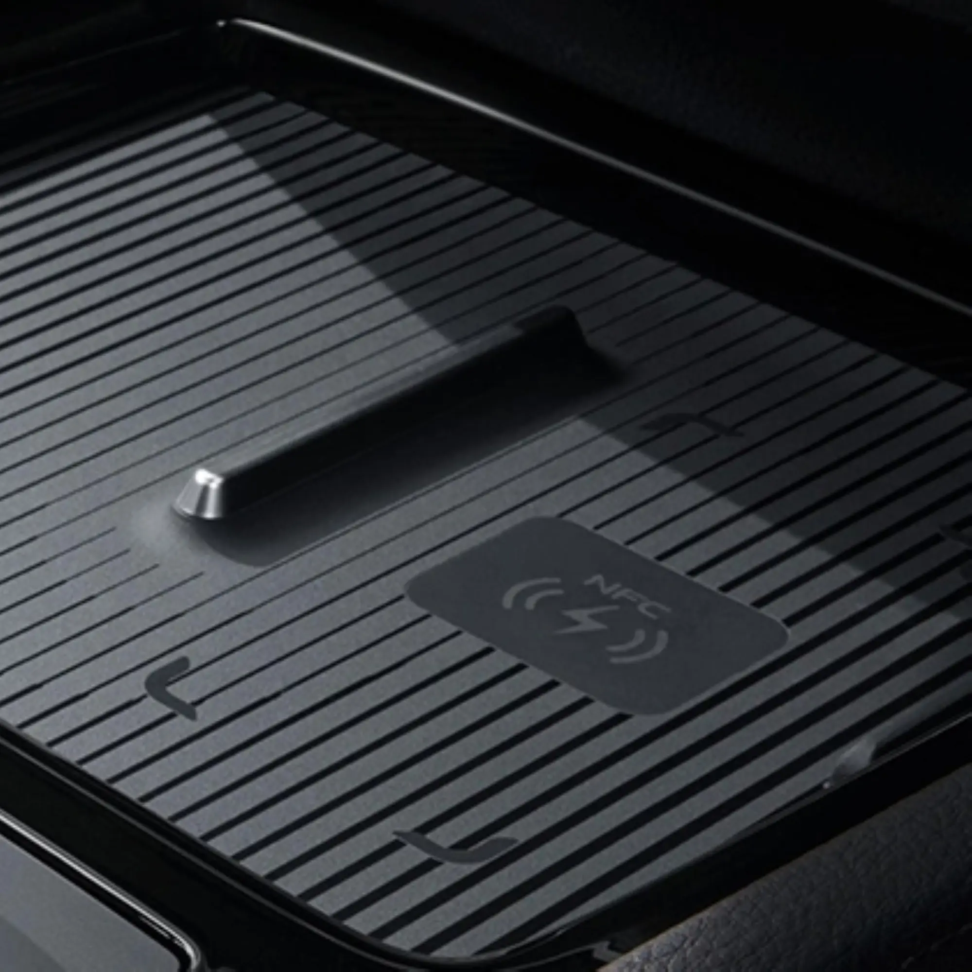BYD M6 wireless charger Horizontal